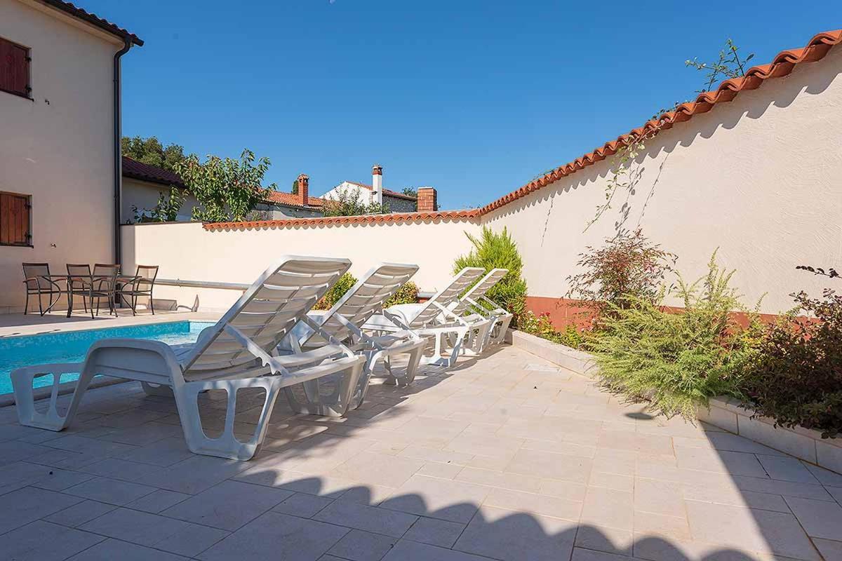 House Melly With Swimming Pool Vila Rovinjsko Selo Exterior foto