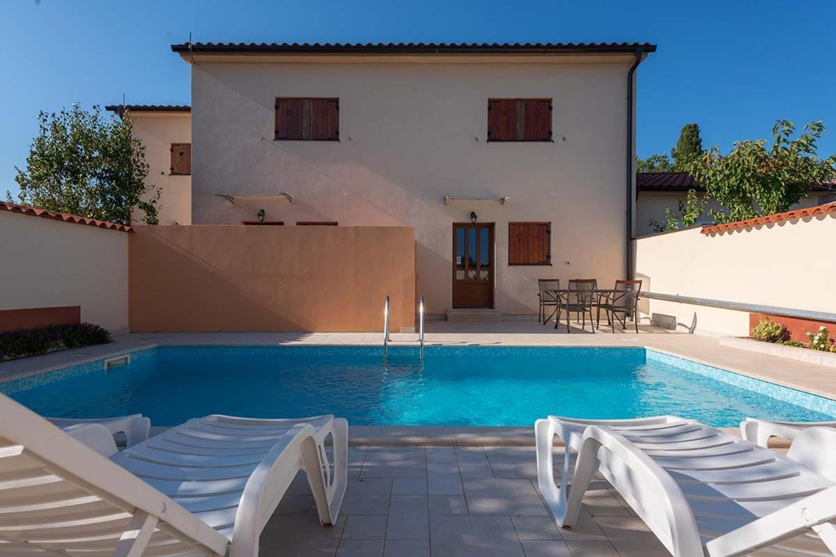House Melly With Swimming Pool Vila Rovinjsko Selo Exterior foto