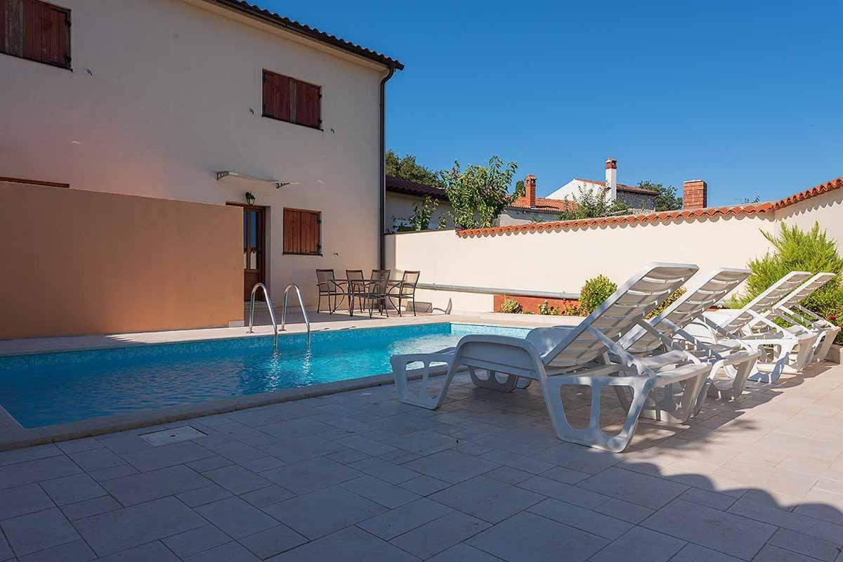 House Melly With Swimming Pool Vila Rovinjsko Selo Exterior foto