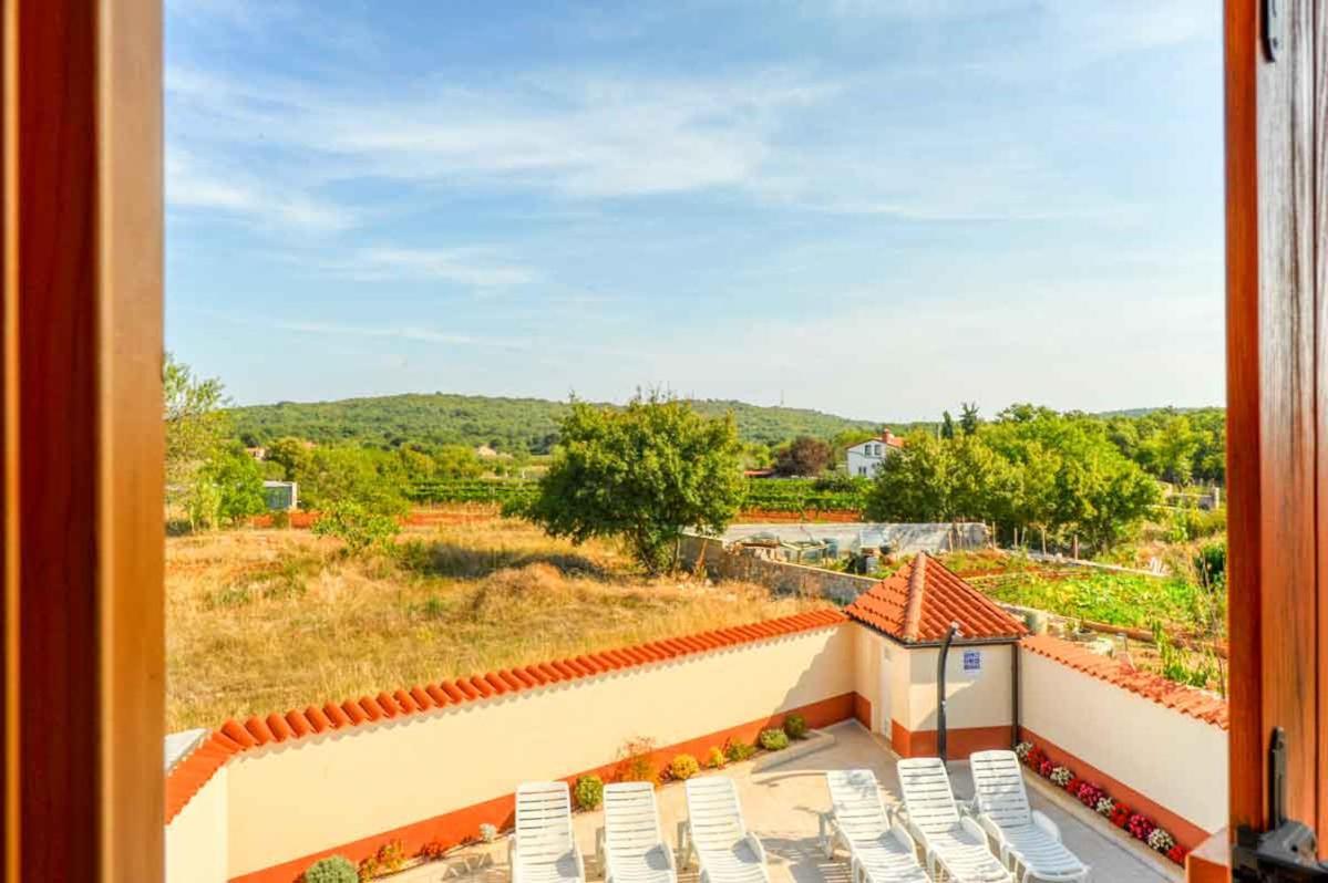 House Melly With Swimming Pool Vila Rovinjsko Selo Exterior foto